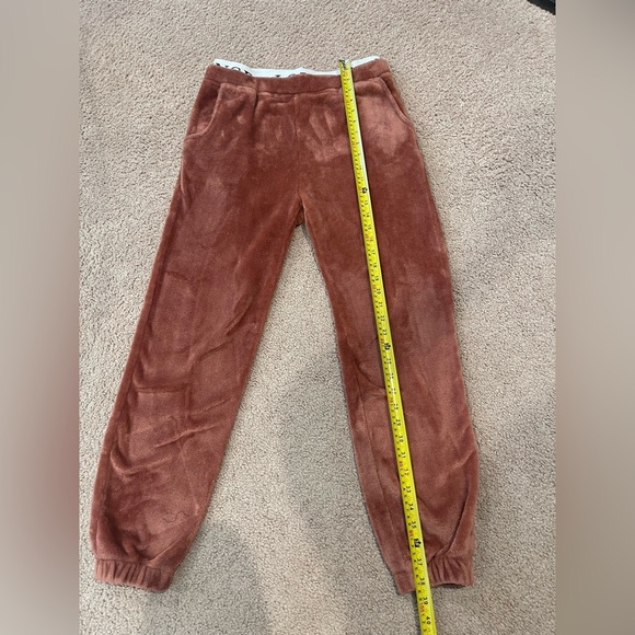 LEO ROSI Plush Lounge Fleece Jogger Pants - Picture 7 of 7